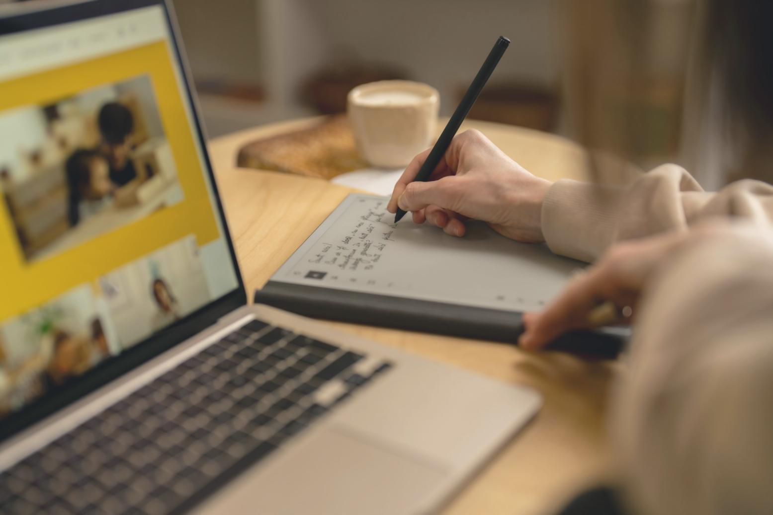 Analyse financière professionnelle avec graphiques et données d'investissement